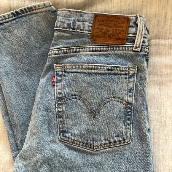 Levi WEDGIE STRAIGHT FIT WOMEN'S JEANS - Picture 6 of 6